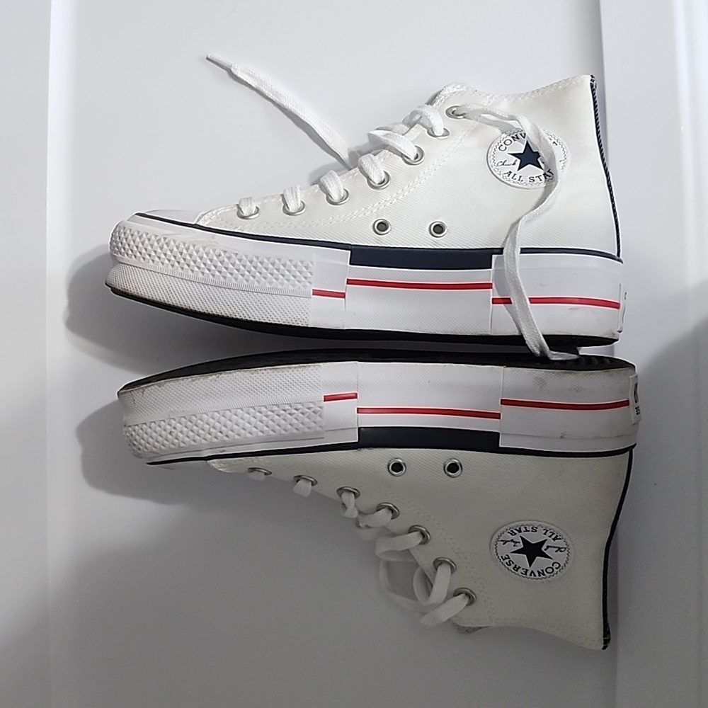 Converse - Picture 2 of 4